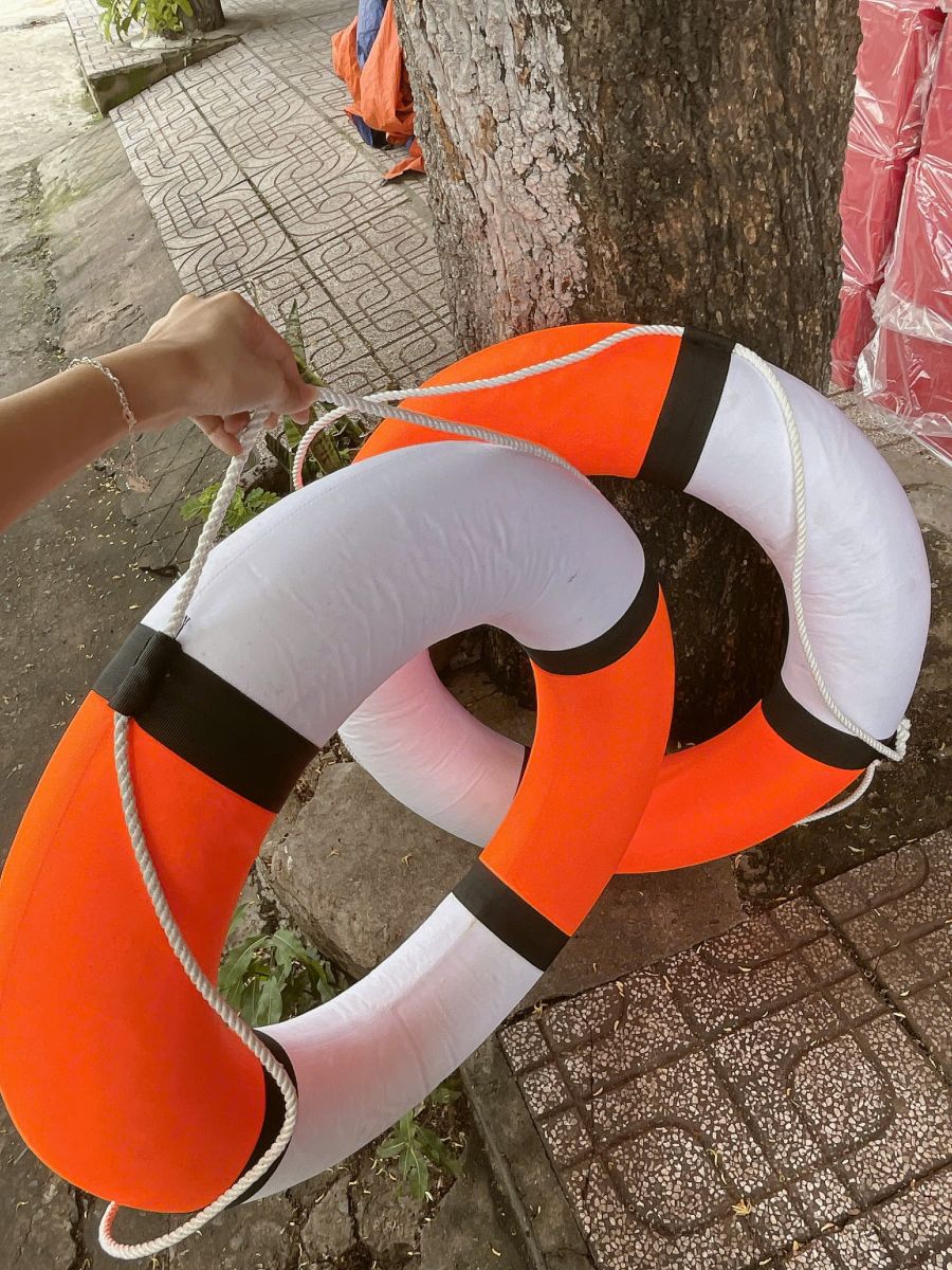 Phao xốp cứu hộ